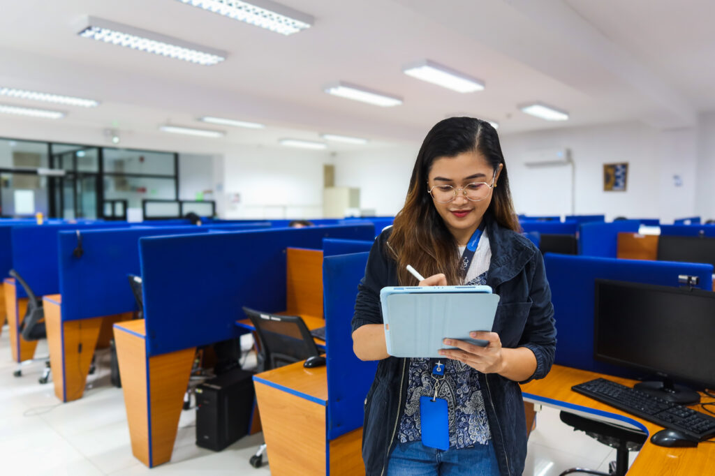 The current image has no alternative text. The file name is: 20251015_210303331_iOS-scaled.jpg